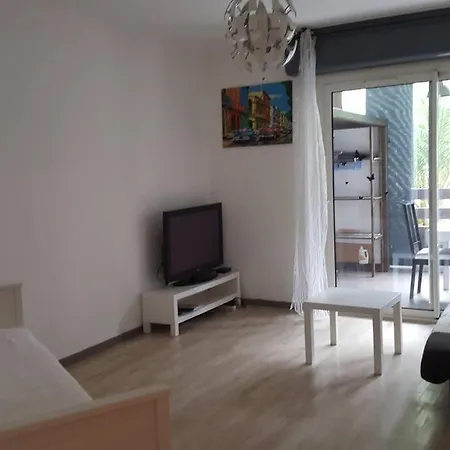 Apartment Joli A 300 M De La