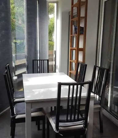 Joli A 300 M De La Apartment